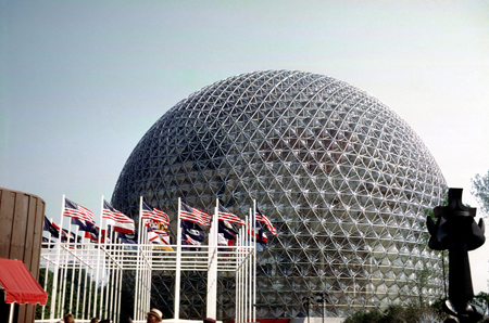 013 - US Pavilion - dome and flags