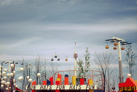 035 - La Ronde - hat stand