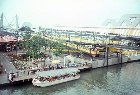 038 - Ferry to USSR pavilion